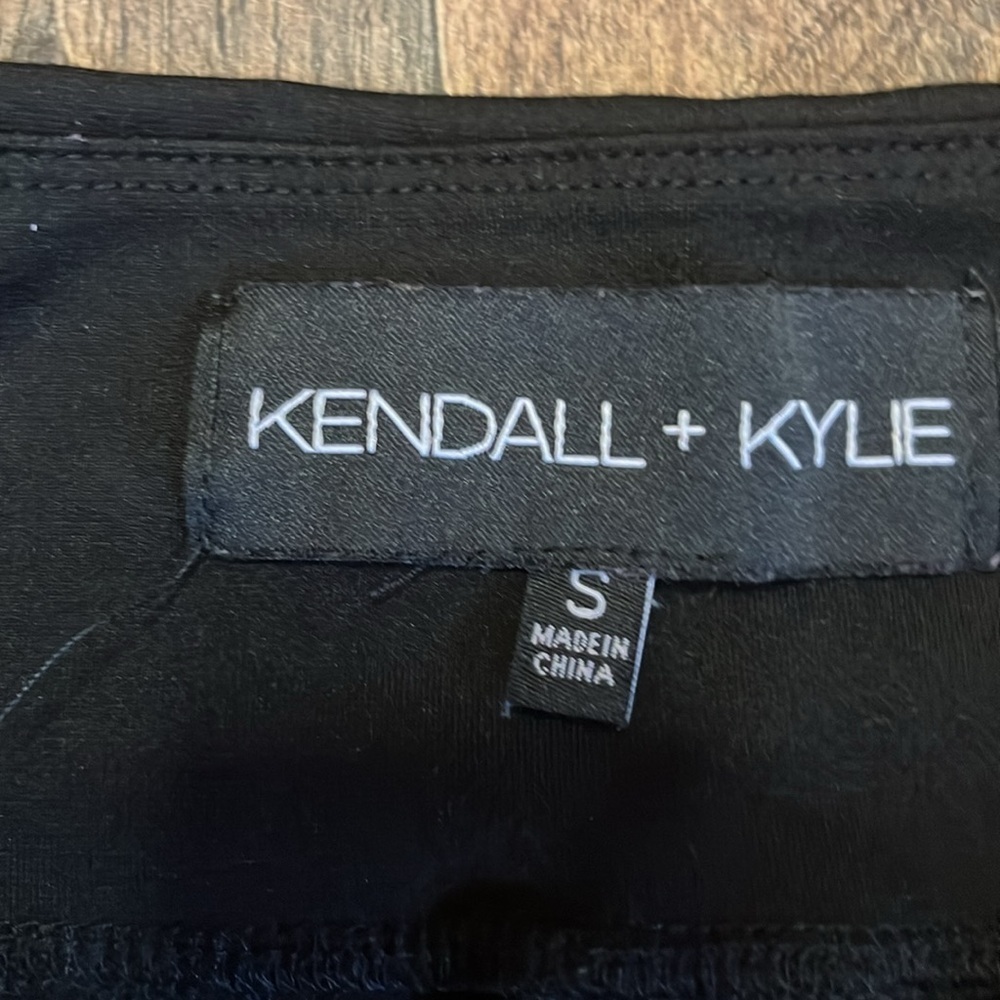 $$5 LEGGINGS $$ Kendal and Kylie pleated career leggings size small - Picture 3 of 5